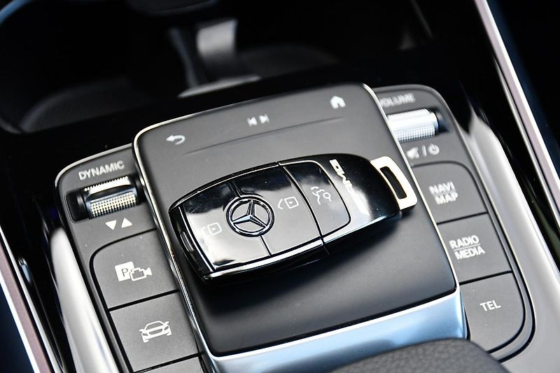 Mercedes-Benz GLA 45S AMG 4MATIC+PANO - fotka 50 z 53