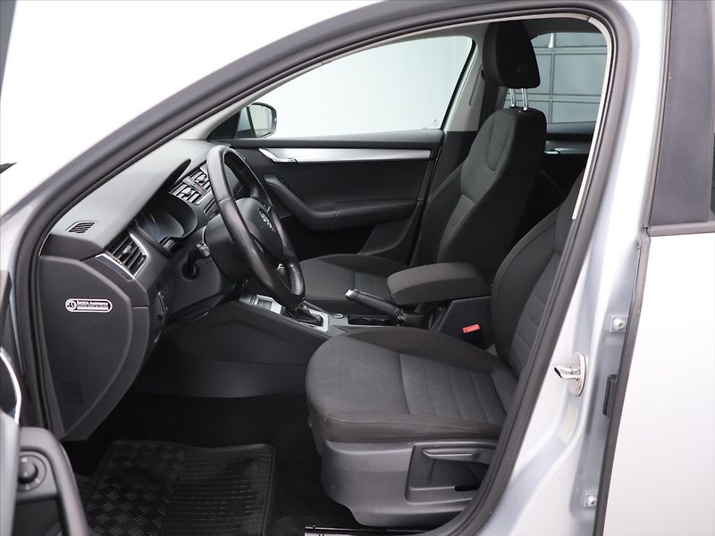 Škoda Octavia 1.8 TSI 132kW DSG Elegance CZ - fotka 10 z 24