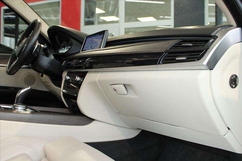 BMW X5 xDrive40d NezTop/HUD/Pano/AdLE - fotka 25 z 32