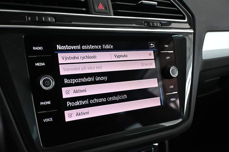 Volkswagen Tiguan (2021) 2.0 4Motion LED Matrix DSG ACC - fotka 21 z 35