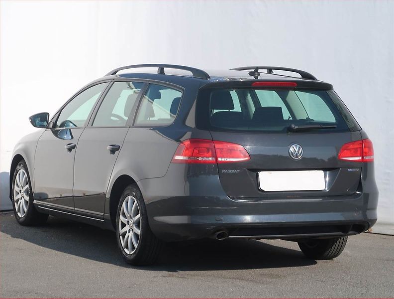 Volkswagen Passat (2012) 1.6 TDI, Tempomat - fotka 4 z 17