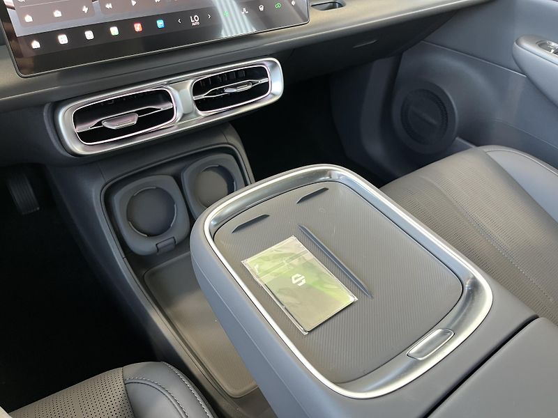 Leapmotor B10 (2026) DESIGN HYBRID EV tmavý int. - fotka 13 z 16