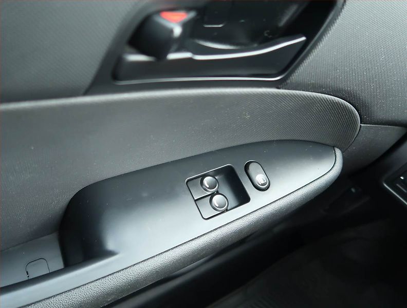 Hyundai ix20 (2013) 1.4 CRDi, nová STK - fotka 14 z 15