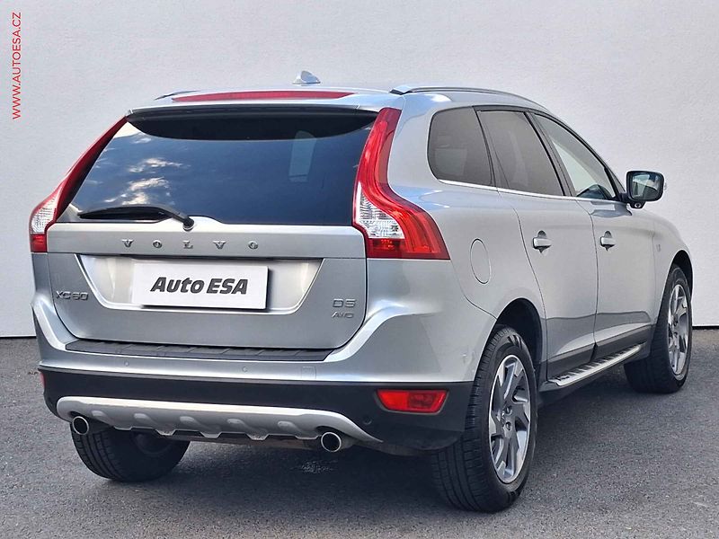 Volvo XC60 (2013) 2.4D5 4x4, ČR, servis.kniha - fotka 4 z 17