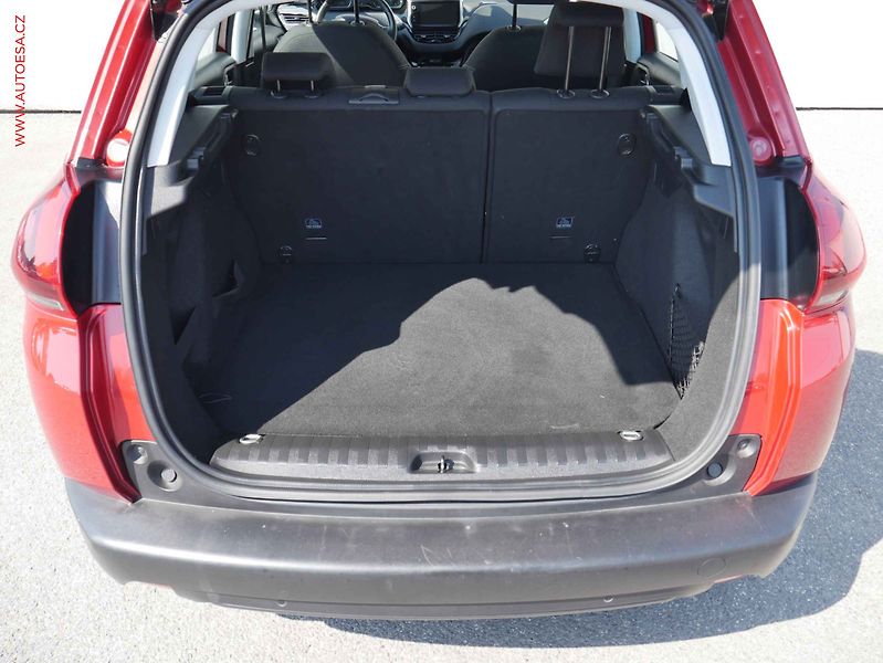 Peugeot 2008 (2017) 1.2PT, ČR, AC, tempo - fotka 7 z 16