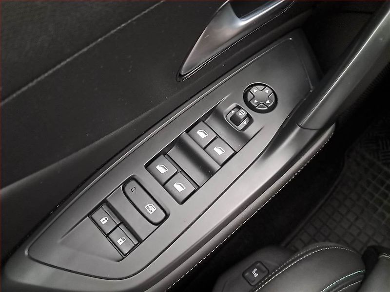 Peugeot 408 (2024) 1.2 PureTech - fotka 19 z 21