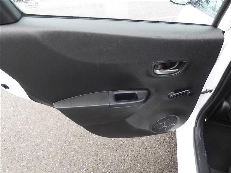 Toyota Yaris 1,5 Hybrid, Digi Klima, servis - fotka 39 z 60