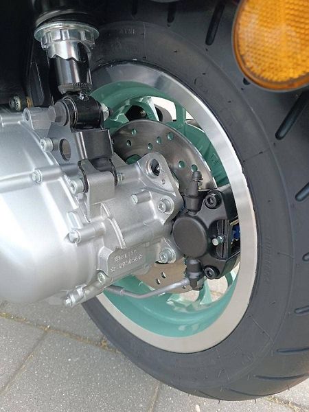 Vespa Primavera 125 3V ABS (2026) Verde 80th  (příslušenství v - fotka 11 z 11