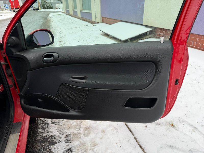 Peugeot 206 1,4i / 55 kW / sada pneu  - fotka 15 z 21
