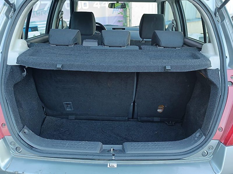 Suzuki Swift 1.3/68kw - fotka 12 z 21