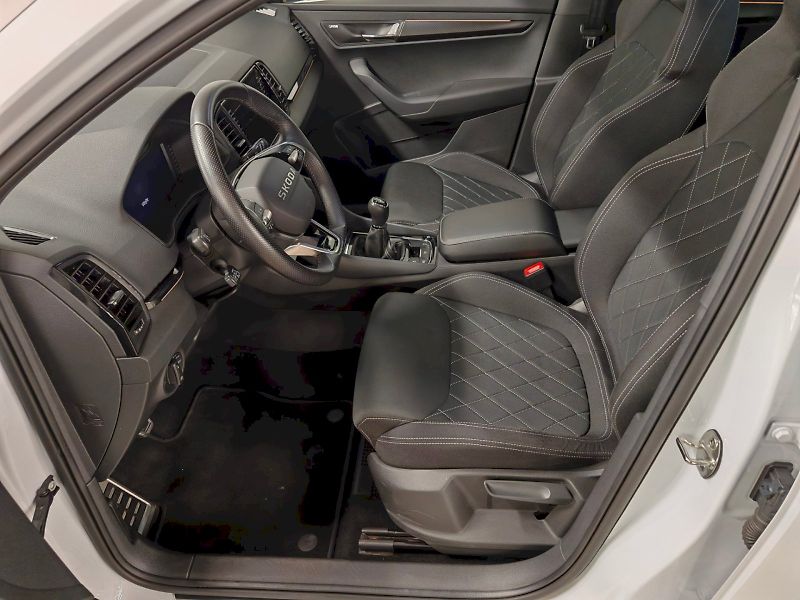Škoda Karoq (2025) 1.5 TSI 110 kW Sportline - fotka 21 z 31