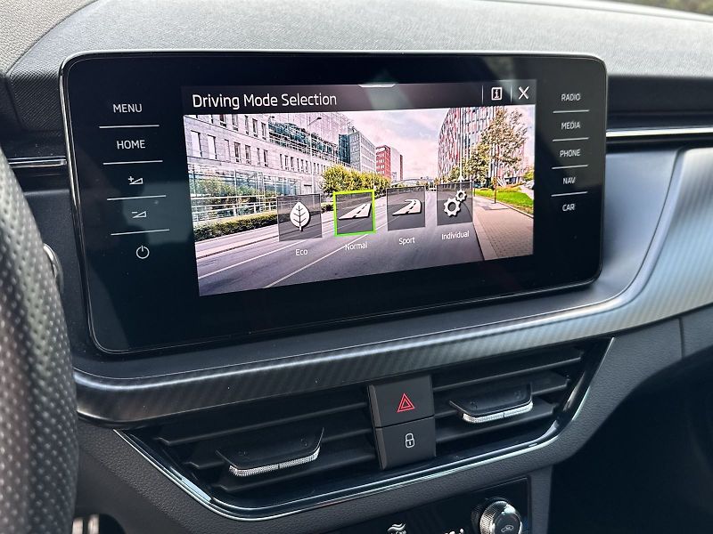 Škoda Kamiq (2021) 1.0 TSI DSG Monte Carlo - fotka 19 z 34