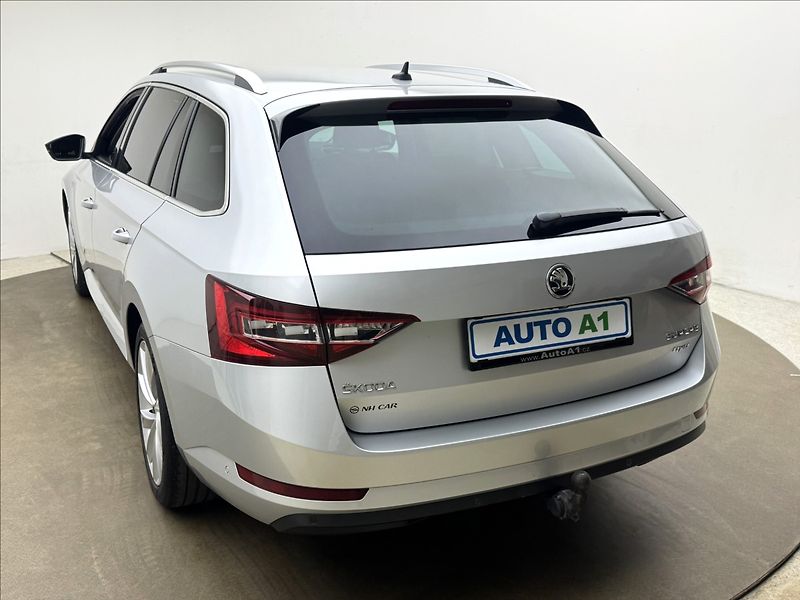 Škoda Superb 2,0 DSG L&K DPH NZ.TOP DCC TZ - fotka 6 z 49