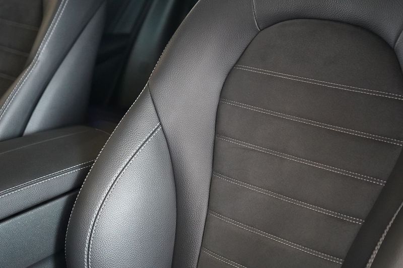 Mercedes-Benz GLC 300d 4M AMG, Nezávislé, Tažné - fotka 21 z 48