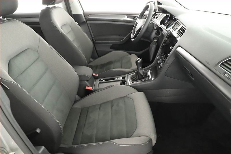 Volkswagen Golf (2017) 1.0 TSI, Tempomat - fotka 7 z 18