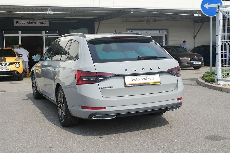 Škoda Superb - fotka 4 z 6