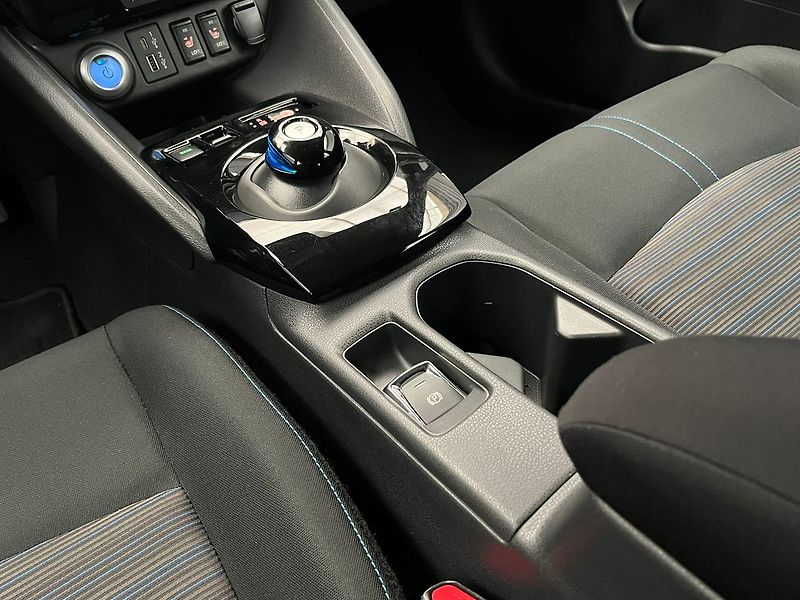 Nissan Leaf N-Connecta, 110 kW, 40kWh - fotka 23 z 72