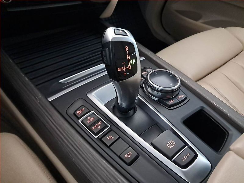 BMW X5 (2013) xDrive30d - fotka 18 z 19