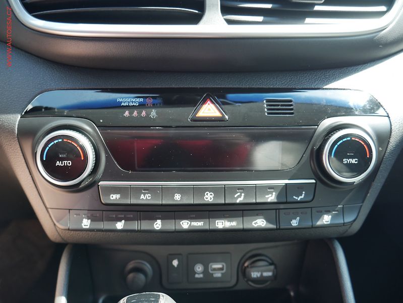 Hyundai Tucson (2018) 1.6 T-GDi 4x4, 1.maj,ČR, AT - fotka 19 z 20