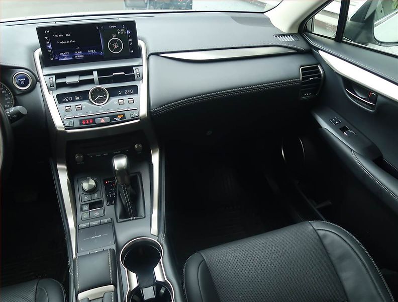 Lexus NX 300h (2021) 300h - fotka 8 z 21
