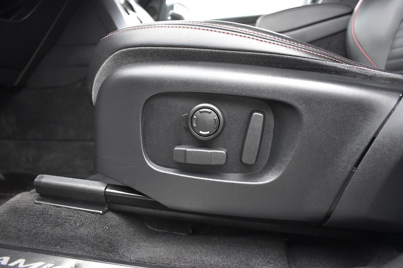 Land Rover Discovery Sport D180 S R-DYNAMIC*4WD*AT*KAMERA - fotka 15 z 35