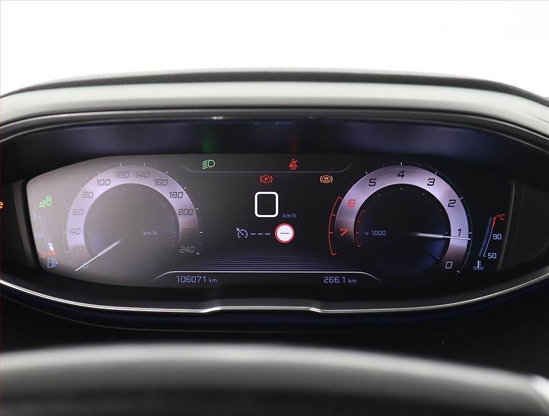 Peugeot 3008 (2016) GT Line 1.2 PureTech - fotka 11 z 22