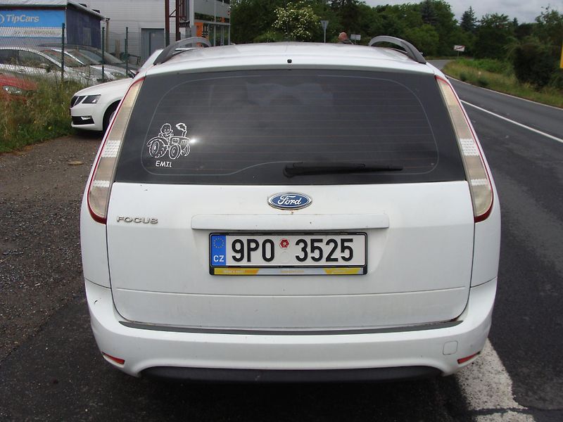 Ford Focus 1.6i, 74 kW, klimatizace - fotka 4 z 24