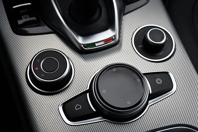 Alfa Romeo Stelvio 2.0TURBO 16V Q4 147kW SPRINT - fotka 26 z 45
