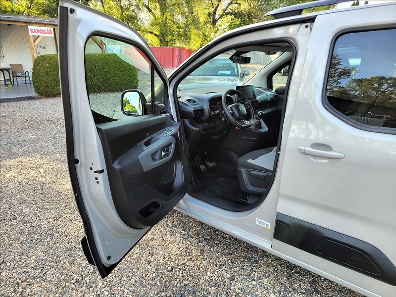 Citroën Berlingo 1,5 HDI,XL,7míst,navi,tažné - fotka 7 z 49
