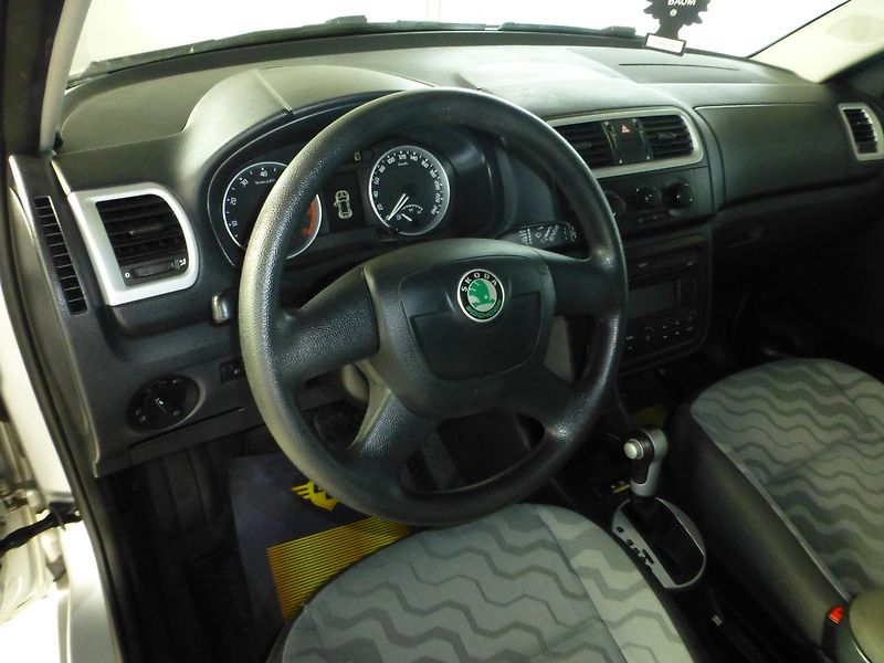 Škoda Fabia (2009) 1,6i-77KW**DSG**KLIMA**PARK.S* - fotka 11 z 24