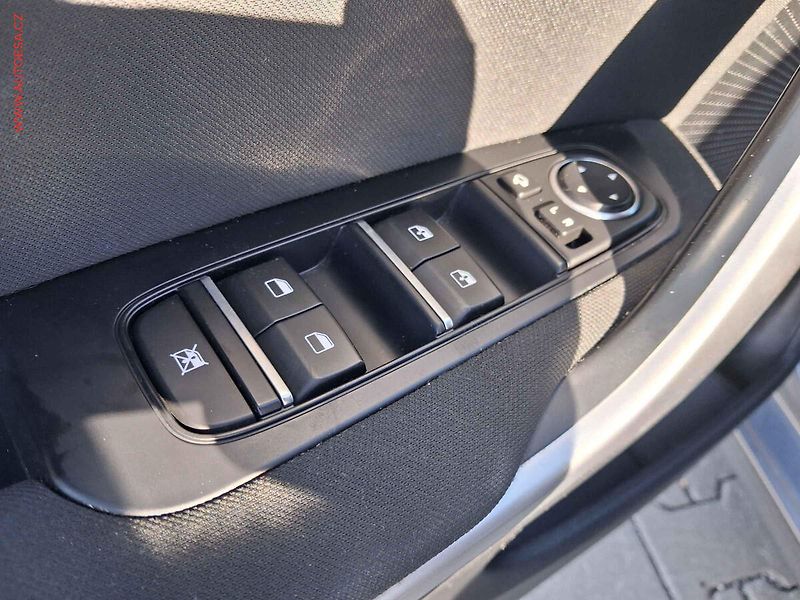 Kia Ceed (2022) 1.5 TGDi, 1.maj,ČR, TOP - fotka 13 z 18