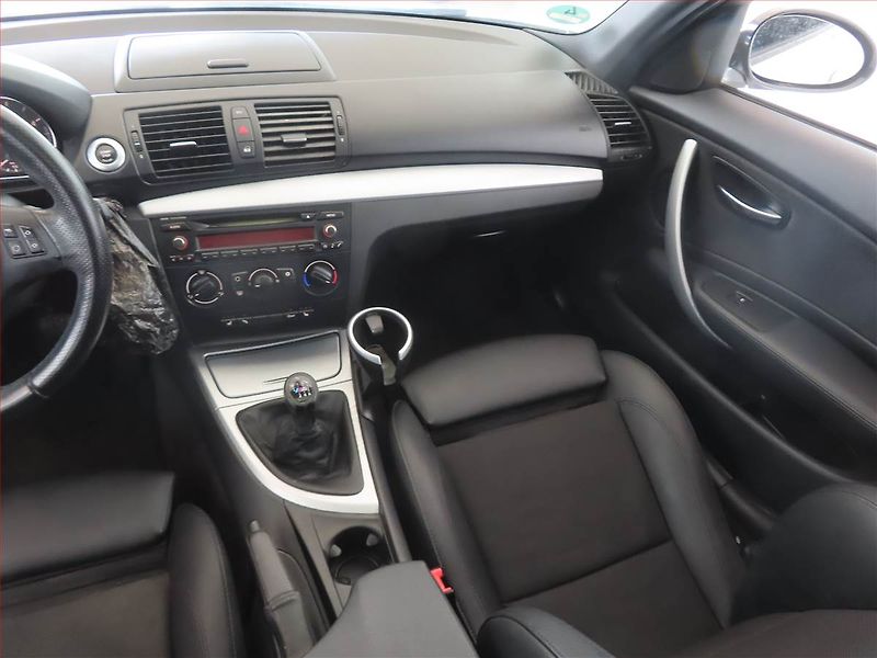 BMW Řada 1 (2009) M Paket 118d, Xenony, Tempomat - fotka 8 z 16