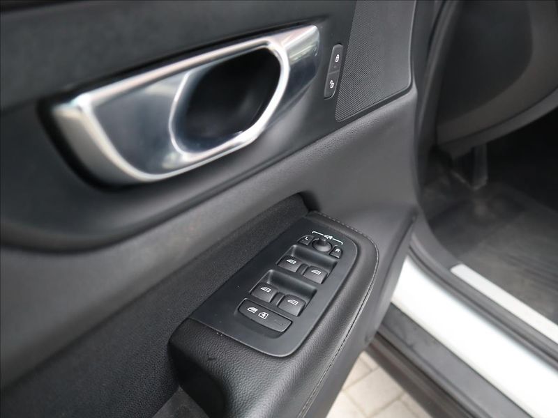 Volvo V60 2,0 CrossCountry AWD Po rozvod - fotka 8 z 34