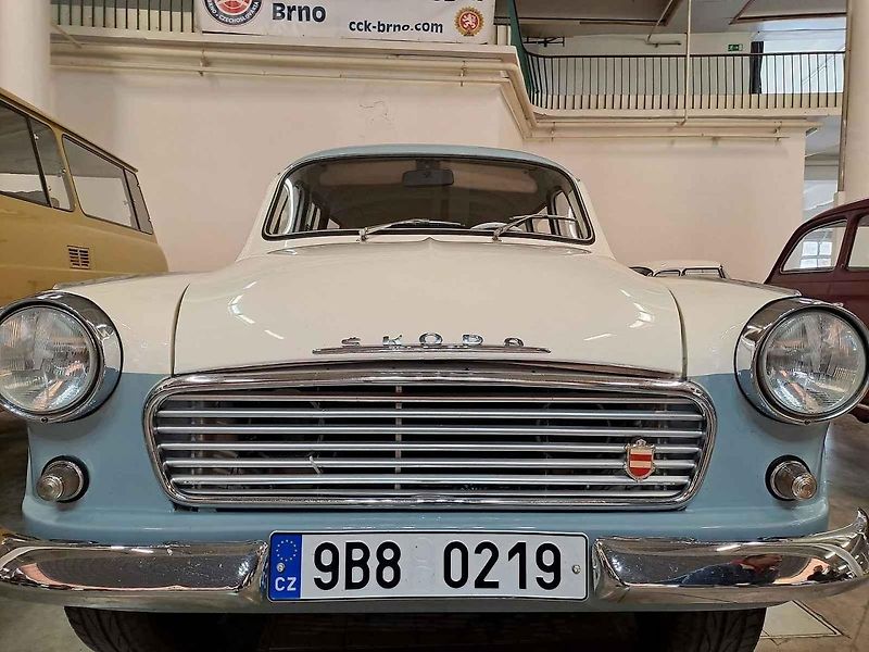 Unikátní historické vozy i náhradní díly. Na brněnském výstavišti se v sobotu konala VeteránTechna.