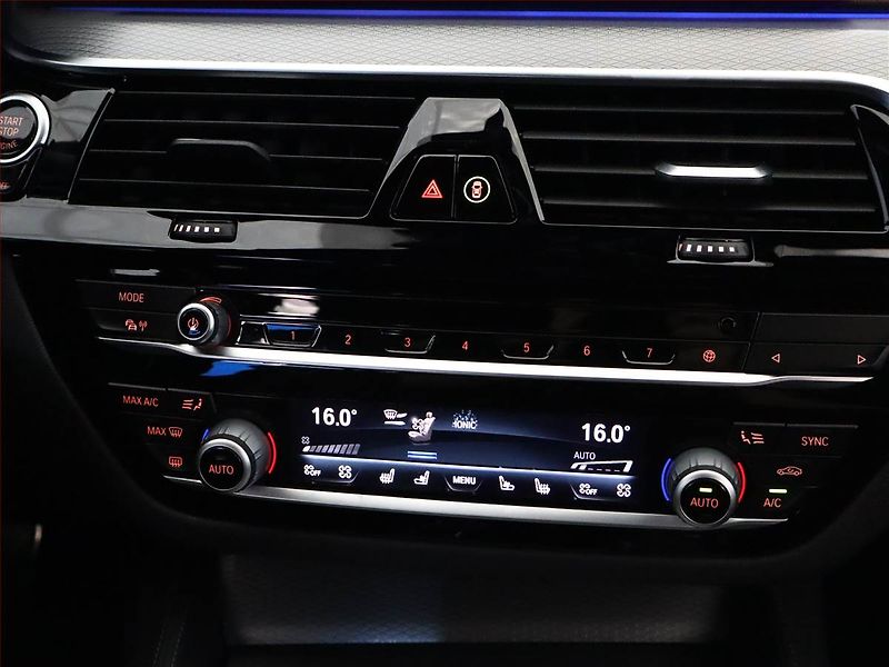 BMW Řada 5 (2019) M Sport 530d xDrive - fotka 10 z 19