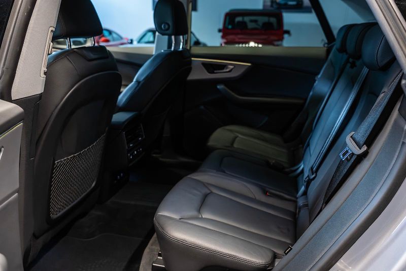 Audi Q8 55 TFSI e 250 kW, QUATTRO, DPH - fotka 30 z 38