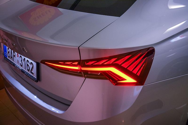 Škoda Octavia Style Plus Navigace 18 kola ČR - fotka 30 z 76