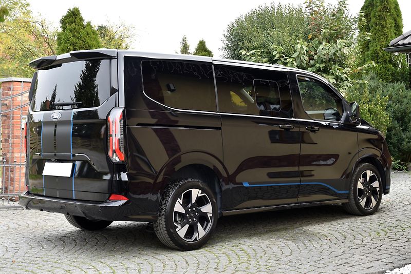 Ford Tourneo Custom L1 SPORT 2.0 EcoBlue/REZERVACE - fotka 4 z 50