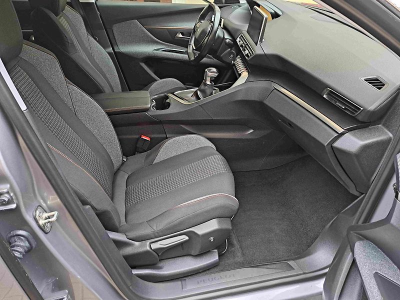 Peugeot 5008 (2019) HDI-96  7-míst PDC 17ALU  NAVI - fotka 9 z 31