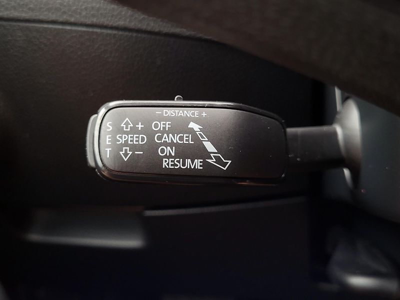 Škoda Superb III FL combi 2.0 TDi DSG STYLE - fotka 25 z 50
