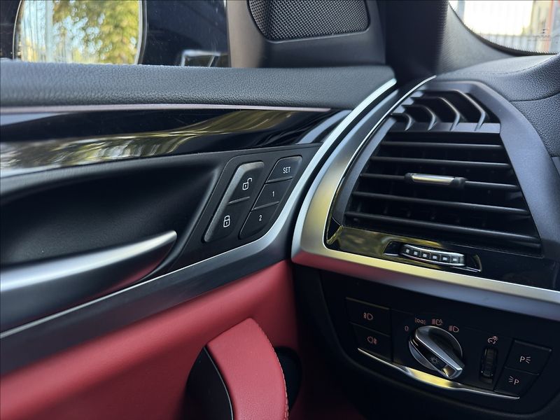 BMW X4 M40i - fotka 25 z 36