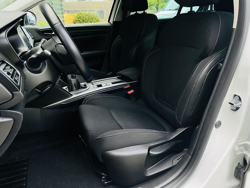 Renault Mégane 1.5dCI MANUÁL TAŽNÉ SERVISKA - fotka 28 z 44