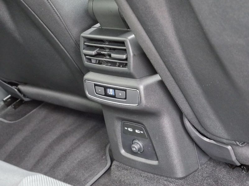 Audi Q4 e-tron 40 Sportback Keyless Asistence - fotka 10 z 18
