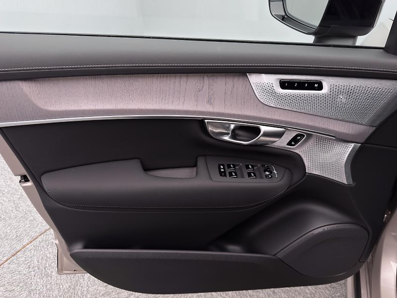 Volvo XC90 (2026) T8 AWD Plug-in ULTRA DARK 7m - fotka 7 z 29