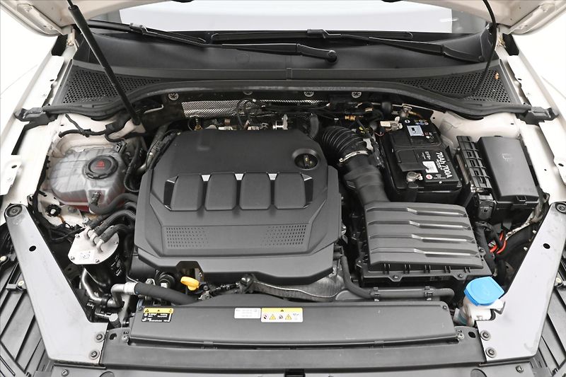 Volkswagen Passat 2,0 TDI 110kW DSG Business Zár - fotka 9 z 31