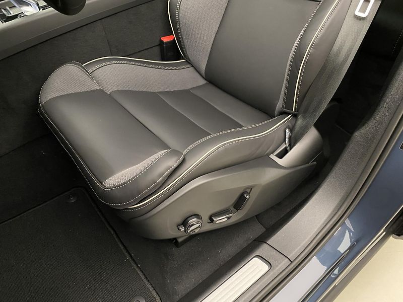 Volvo XC60 T8 AWD RECHARGE BLACK EDITION - fotka 25 z 61