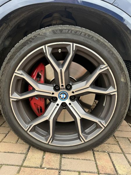 BMW X5 (2022) XDrive45e - fotka 13 z 39