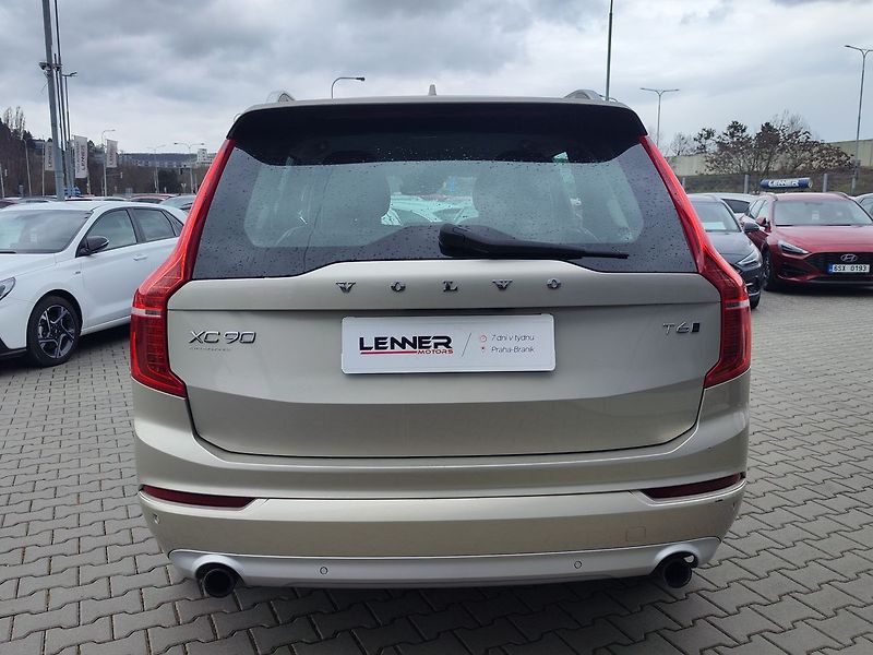 Volvo XC90 2.0 T6/235kW Momentum AWD ČR - fotka 6 z 35