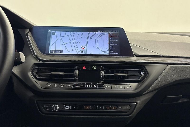 BMW Řada 1 118i - fotka 10 z 14
