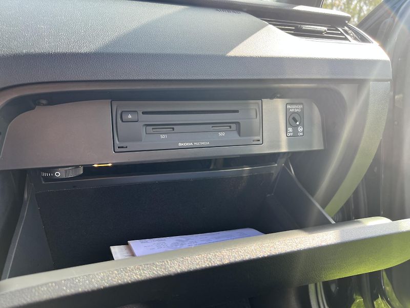 Škoda Octavia 2.0TDI 135KW,VRS,CHIP,TZ,NAVI - fotka 42 z 47